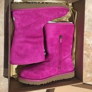 New UGGs, never worn but note the spots.